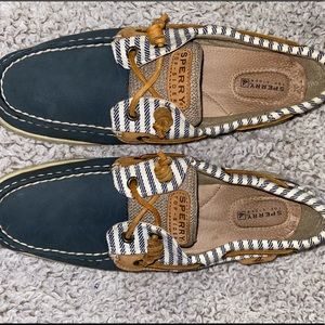 Good condition pair of sperry’s.